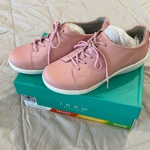 TRAQ by Alegria Cliq blush sneaker